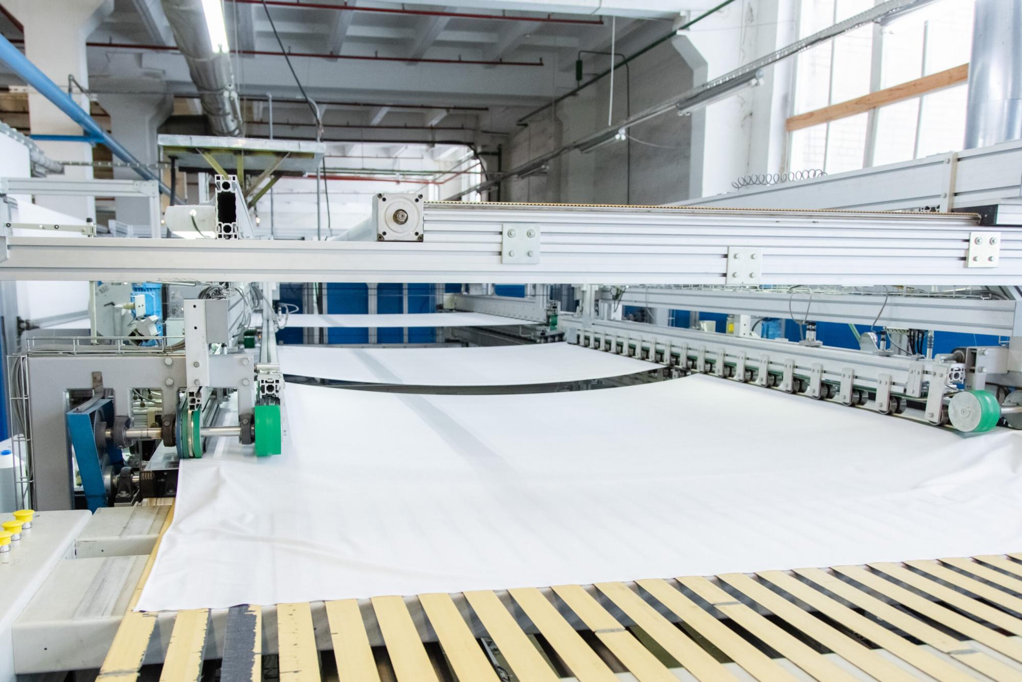 Производства текстильная продукция. Текстильное производство. Производство текстильной продукции. Легкий завод. Вращение промышленность.